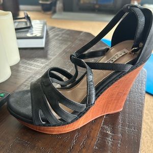 Women’s wedge sandals